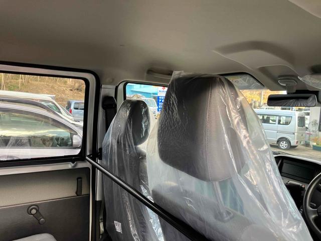 タウンエースバン ＧＬ　４ＷＤ　クリアランスソナー　衝突被害軽減システム　両側スライドドア　キーレスエントリー　アイドリングストップ　ＡＴ　ＡＢＳ　ＥＳＣ　エアコン　パワーステアリング　パワーウィンドウ（10枚目）