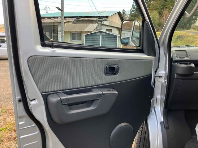 タウンエースバン ＧＬ　４ＷＤ　クリアランスソナー　衝突被害軽減システム　両側スライドドア　キーレスエントリー　アイドリングストップ　ＡＴ　ＡＢＳ　ＥＳＣ　エアコン　パワーステアリング　パワーウィンドウ（13枚目）