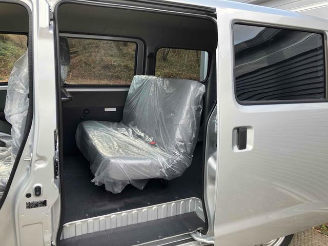 タウンエースバン ＧＬ　４ＷＤ　クリアランスソナー　衝突被害軽減システム　両側スライドドア　キーレスエントリー　アイドリングストップ　ＡＴ　ＡＢＳ　ＥＳＣ　エアコン　パワーステアリング　パワーウィンドウ（17枚目）