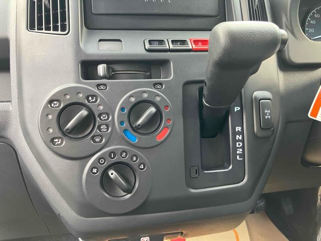 タウンエースバン ＧＬ　４ＷＤ　クリアランスソナー　衝突被害軽減システム　両側スライドドア　キーレスエントリー　アイドリングストップ　ＡＴ　ＡＢＳ　ＥＳＣ　エアコン　パワーステアリング　パワーウィンドウ（20枚目）
