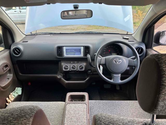 パッソ Ｘ　クツロギ　スマートキー　電動格納ミラー　ＣＶＴ　盗難防止システム　衝突安全ボディ　ベンチシート　ＡＢＳ　エアコン　パワーステアリング　パワーウィンドウ（7枚目）