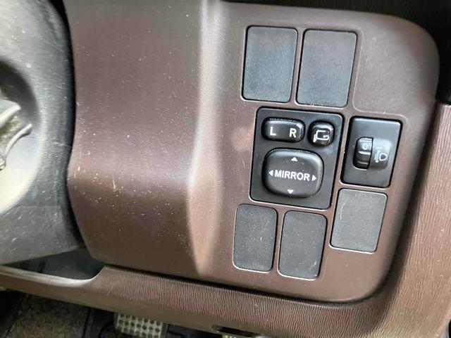 パッソ Ｘ　クツロギ　スマートキー　電動格納ミラー　ＣＶＴ　盗難防止システム　衝突安全ボディ　ベンチシート　ＡＢＳ　エアコン　パワーステアリング　パワーウィンドウ（9枚目）