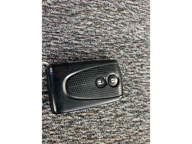 パッソ Ｘ　クツロギ　スマートキー　電動格納ミラー　ＣＶＴ　盗難防止システム　衝突安全ボディ　ベンチシート　ＡＢＳ　エアコン　パワーステアリング　パワーウィンドウ（11枚目）