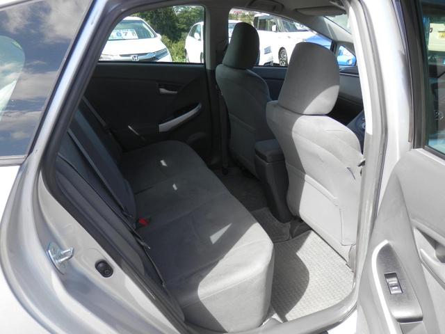 プリウス Ｓ　純正ＣＤプレーヤー　ＥＴＣ　純正アルミホイール　スマートキー　プッシュスタート　アイドリングストップ　フォグランプ　ＡＢＳ　エアバック（17枚目）