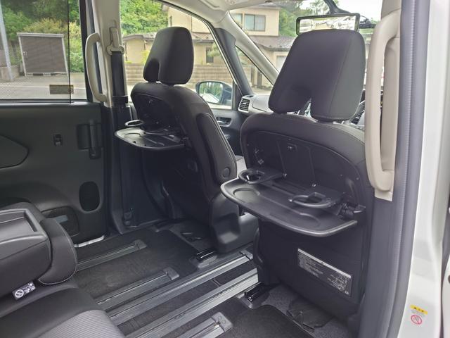 セレナ ハイウェイスターＶ　プロパイロット　４ＷＤ　８人乗り　禁煙車　メンテナンスノート　ブラック内装　スマートキー２個　両側電動スライドドア　レーダークルーズコントロール　レーンキープアシスト　前後コーナーセンサー（24枚目）