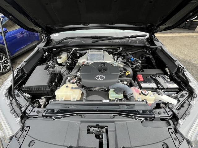 ハイラックス Ｚ　ＧＲスポーツ　禁煙車　４ＷＤ【寒冷地仕様】コーナーセンサー　ディスプレイオーディオ　ＵＳＢ　ＢＬＵＥＴＯＯＴＨ　全周囲カメラ　ドラレコ【トノカバー】レーンアシスト　レーダークルコン　衝突軽減　ＬＥＤヘッドライト（9枚目）