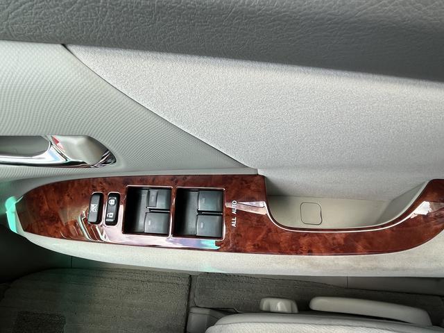 エスティマ ２．４アエラス　Ｇエディション　禁煙車　オットマンシート　クルーズコントロール　純正ナビ　ＢＬＵＥＴＯＯＴＨ　ＣＤ＆ＤＶＤ　ＡＵＸ　１セグＴＶ　バックカメラ　ドライブレコーダー　ＥＴＣ【両側自動スライド】純正１７インチアルミ（11枚目）