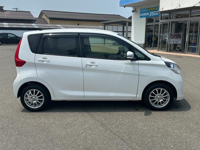 デイズ Ｘ　Ｖセレクション＋セーフティＩＩ　４ＷＤ　禁煙車【衝突軽減ブレーキ】【ディーラーオプションナビ＆フルセグＴＶ＆Ｂｌｕｅｔｏｏｔｈ＆アラウンドビューモニター】シートヒーター　スマートキー＆プッシュスタート　横滑り防止装置（17枚目）