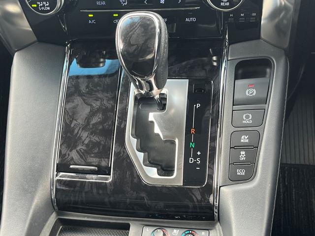 ヴェルファイアハイブリッド ＺＲ　４ＷＤ　後期型【両側電動スライドドア】後席モニター　フルセグＴＶ　ＣＤ＆ＤＶＤ　ＢＬＵＥＴＯＯＴＨ　バックカメラ　ドラレコ　ＥＴＣ　レザーシート　メモリ付電動シート【オットマン】パワーバックドア（33枚目）