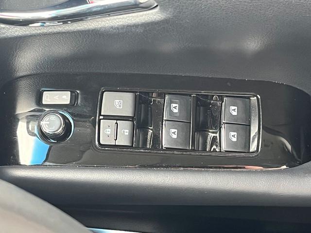 ヴェルファイアハイブリッド ＺＲ　４ＷＤ　後期型【両側電動スライドドア】後席モニター　フルセグＴＶ　ＣＤ＆ＤＶＤ　ＢＬＵＥＴＯＯＴＨ　バックカメラ　ドラレコ　ＥＴＣ　レザーシート　メモリ付電動シート【オットマン】パワーバックドア（41枚目）