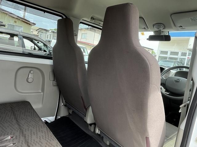 ＮＶ１００クリッパーバン ＤＸ　エマージェンシーブレーキパッケージ　禁煙車　切替４ＷＤ　２ｎｄ発進　寒冷地仕様　キーレスエントリー　純正オーディオ　ドライブレコーダー　衝突軽減サポート　ＡＢＳ　横滑り防止　両側スライドドア　取扱説明書　記録簿　スペアキー（17枚目）