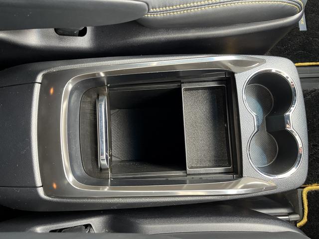 ヴェルファイア ２．５Ｚ　Ａエディション　ゴールデンアイズ　禁煙車　両側電動スライド　パワーバックドア　オットマン　純正１０インチナビ＆後席モニター　フルセグＴＶ　ＣＤ＆ＤＶＤ　ＢＬＵＥＴＯＯＴＨ　バックカメラ　衝突軽減サポート　コーナーセンサー　１００Ｖ電源（33枚目）