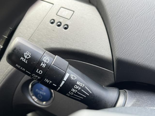 プリウス Ｓ　後期型【社外エンジンスターター】社外ナビ　フルセグＴＶ　Ｂｌｕｅｔｏｏｔｈ　ＣＤ＆ＤＶＤ　バックカメラ　ビルトインＥＴＣ　ＨＩＤヘッドライト　ミラーウィンカー　横滑り防止　盗難防止装置　スペアキー（38枚目）