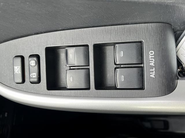 プリウス Ｓ　後期型【社外エンジンスターター】社外ナビ　フルセグＴＶ　Ｂｌｕｅｔｏｏｔｈ　ＣＤ＆ＤＶＤ　バックカメラ　ビルトインＥＴＣ　ＨＩＤヘッドライト　ミラーウィンカー　横滑り防止　盗難防止装置　スペアキー（42枚目）