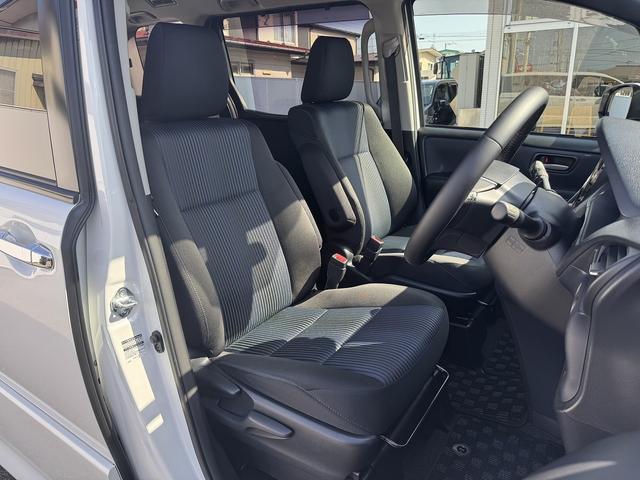 ヴォクシー ＺＳ　禁煙車　１オーナー　アルパイン１０インチナビ　フルセグＴＶ　Ｂｌｕｅｔｏｏｔｈ　バックカメラ　ステアリモコン　レーンアシスト　衝突軽減サポート【モデリスタエアロ】電動スライドドア　純正１６インチアルミ（20枚目）