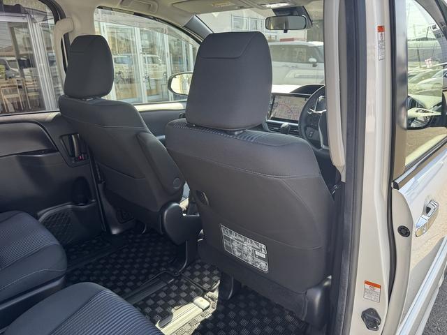 ヴォクシー ＺＳ　禁煙車　１オーナー　アルパイン１０インチナビ　フルセグＴＶ　Ｂｌｕｅｔｏｏｔｈ　バックカメラ　ステアリモコン　レーンアシスト　衝突軽減サポート【モデリスタエアロ】電動スライドドア　純正１６インチアルミ（21枚目）