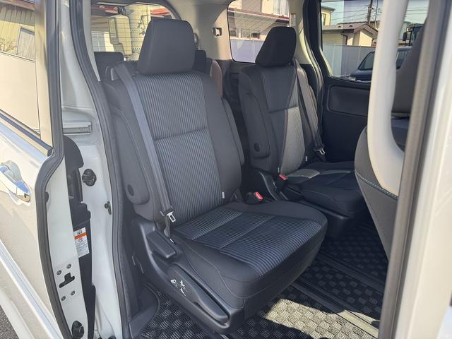 ヴォクシー ＺＳ　禁煙車　１オーナー　アルパイン１０インチナビ　フルセグＴＶ　Ｂｌｕｅｔｏｏｔｈ　バックカメラ　ステアリモコン　レーンアシスト　衝突軽減サポート【モデリスタエアロ】電動スライドドア　純正１６インチアルミ（22枚目）