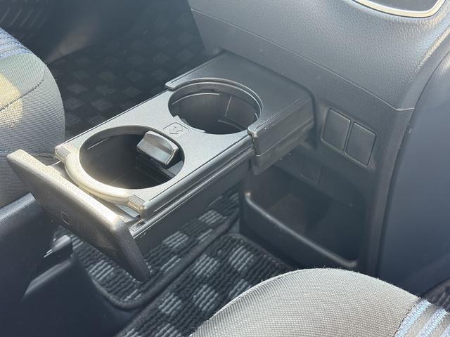 ヴォクシー ＺＳ　禁煙車　１オーナー　アルパイン１０インチナビ　フルセグＴＶ　Ｂｌｕｅｔｏｏｔｈ　バックカメラ　ステアリモコン　レーンアシスト　衝突軽減サポート【モデリスタエアロ】電動スライドドア　純正１６インチアルミ（33枚目）