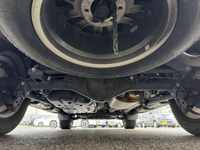 ランドクルーザープラド ＴＸ　Ｌパッケージ　マットブラックエディション　禁煙車　４ＷＤ　純正９インチナビ　フロント＆バックカメラ　ドライブレコーダー　デジタルインナーミラー【サンルーフ】レザーシート　クルーズコントロール【衝突軽減サポート】レーンアシスト　コーナーセンサー（8枚目）