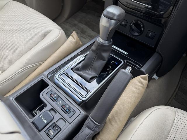 ランドクルーザープラド ＴＸ　Ｌパッケージ　マットブラックエディション　禁煙車　４ＷＤ　純正９インチナビ　フロント＆バックカメラ　ドライブレコーダー　デジタルインナーミラー【サンルーフ】レザーシート　クルーズコントロール【衝突軽減サポート】レーンアシスト　コーナーセンサー（35枚目）