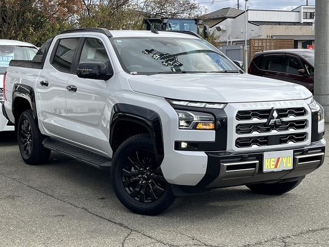 トライトン ＧＳＲ　禁煙車　４ＷＤ　ワンオーナー　レザーシート【純正９インチナビ】フルセグＴＶ　ＢＬＵＥＴＯＯＴＨ　アラウンドビューモニター　レーダークルコン　衝突軽減サポート　コーナーセンサー　ステアヒーター　ＥＴＣ（14枚目）