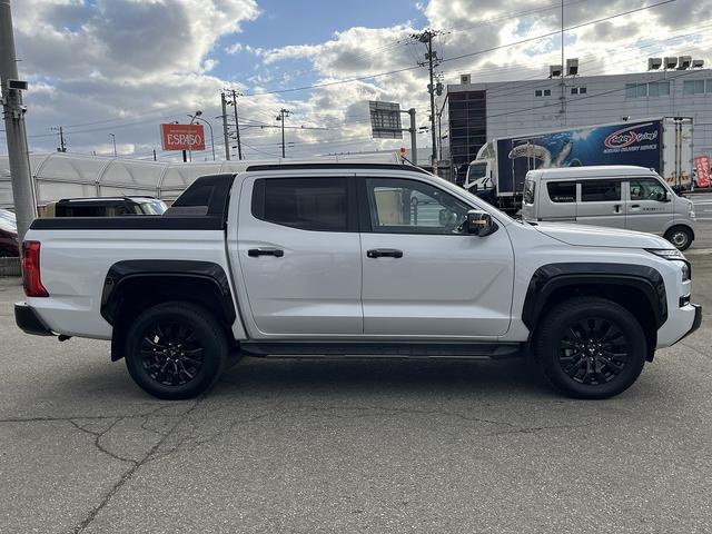 トライトン ＧＳＲ　禁煙車　４ＷＤ　ワンオーナー　レザーシート【純正９インチナビ】フルセグＴＶ　ＢＬＵＥＴＯＯＴＨ　アラウンドビューモニター　レーダークルコン　衝突軽減サポート　コーナーセンサー　ステアヒーター　ＥＴＣ（15枚目）