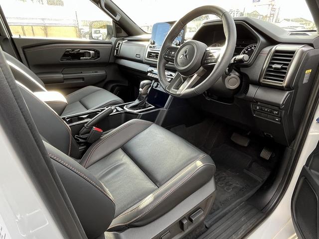 トライトン ＧＳＲ　禁煙車　４ＷＤ　ワンオーナー　レザーシート【純正９インチナビ】フルセグＴＶ　ＢＬＵＥＴＯＯＴＨ　アラウンドビューモニター　レーダークルコン　衝突軽減サポート　コーナーセンサー　ステアヒーター　ＥＴＣ（19枚目）