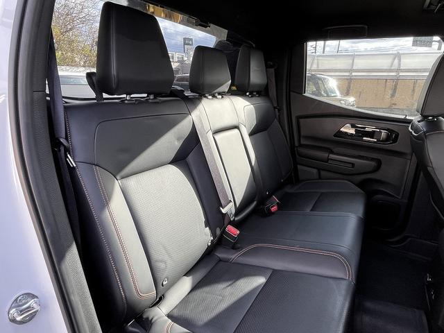 トライトン ＧＳＲ　禁煙車　４ＷＤ　ワンオーナー　レザーシート【純正９インチナビ】フルセグＴＶ　ＢＬＵＥＴＯＯＴＨ　アラウンドビューモニター　レーダークルコン　衝突軽減サポート　コーナーセンサー　ステアヒーター　ＥＴＣ（22枚目）