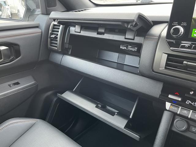 トライトン ＧＳＲ　禁煙車　４ＷＤ　ワンオーナー　レザーシート【純正９インチナビ】フルセグＴＶ　ＢＬＵＥＴＯＯＴＨ　アラウンドビューモニター　レーダークルコン　衝突軽減サポート　コーナーセンサー　ステアヒーター　ＥＴＣ（27枚目）