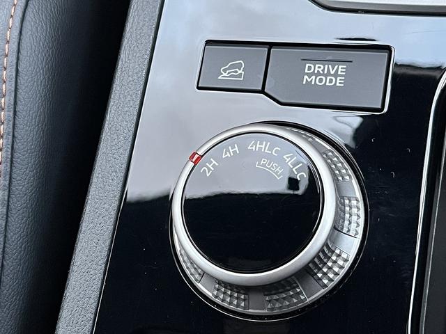 トライトン ＧＳＲ　禁煙車　４ＷＤ　ワンオーナー　レザーシート【純正９インチナビ】フルセグＴＶ　ＢＬＵＥＴＯＯＴＨ　アラウンドビューモニター　レーダークルコン　衝突軽減サポート　コーナーセンサー　ステアヒーター　ＥＴＣ（35枚目）