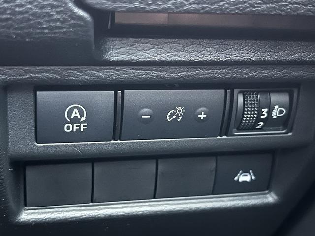 トライトン ＧＳＲ　禁煙車　４ＷＤ　ワンオーナー　レザーシート【純正９インチナビ】フルセグＴＶ　ＢＬＵＥＴＯＯＴＨ　アラウンドビューモニター　レーダークルコン　衝突軽減サポート　コーナーセンサー　ステアヒーター　ＥＴＣ（42枚目）