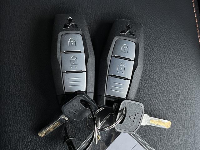 トライトン ＧＳＲ　禁煙車　４ＷＤ　ワンオーナー　レザーシート【純正９インチナビ】フルセグＴＶ　ＢＬＵＥＴＯＯＴＨ　アラウンドビューモニター　レーダークルコン　衝突軽減サポート　コーナーセンサー　ステアヒーター　ＥＴＣ（48枚目）