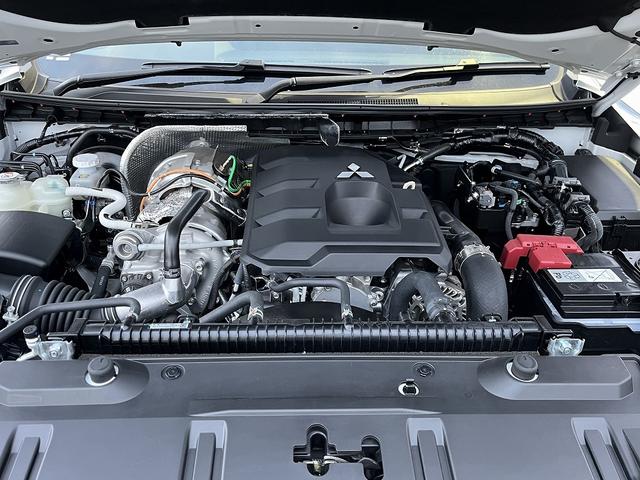 トライトン ＧＳＲ　禁煙車　４ＷＤ　ワンオーナー　レザーシート【純正９インチナビ】フルセグＴＶ　ＢＬＵＥＴＯＯＴＨ　アラウンドビューモニター　レーダークルコン　衝突軽減サポート　コーナーセンサー　ステアヒーター　ＥＴＣ（51枚目）