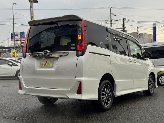 ノア Si 禁煙車 4WD 社外ナビ フルセグTV Bluetooth バックカメラ 両側電動スライドドア【後席サンシェード】【10インチALPINEフリップダウンモニター】ETC 純正アルミ MTモード(6枚目)