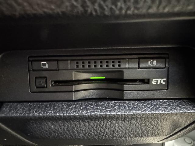 ノア Si 禁煙車 4WD 社外ナビ フルセグTV Bluetooth バックカメラ 両側電動スライドドア【後席サンシェード】【10インチALPINEフリップダウンモニター】ETC 純正アルミ MTモード(11枚目)