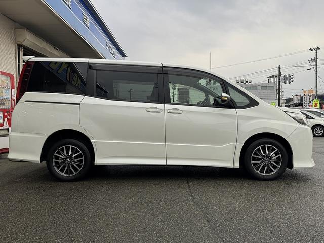 ノア Si 禁煙車 4WD 社外ナビ フルセグTV Bluetooth バックカメラ 両側電動スライドドア【後席サンシェード】【10インチALPINEフリップダウンモニター】ETC 純正アルミ MTモード(15枚目)