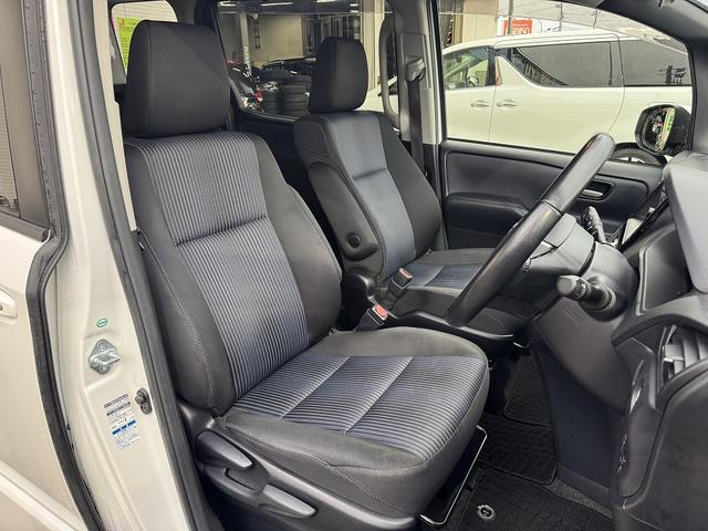 ノア Si 禁煙車 4WD 社外ナビ フルセグTV Bluetooth バックカメラ 両側電動スライドドア【後席サンシェード】【10インチALPINEフリップダウンモニター】ETC 純正アルミ MTモード(20枚目)