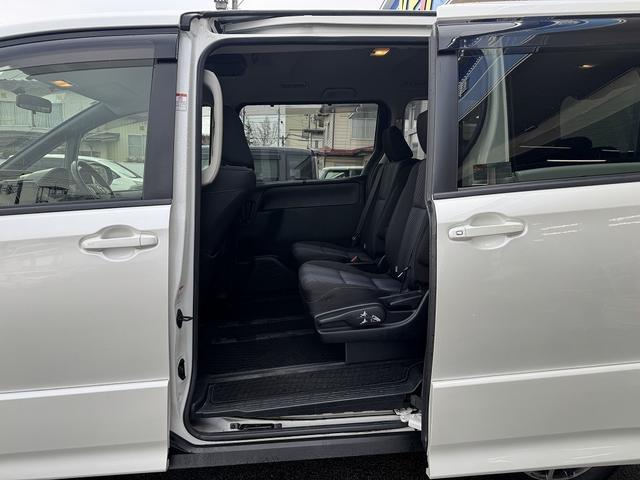 ノア Si 禁煙車 4WD 社外ナビ フルセグTV Bluetooth バックカメラ 両側電動スライドドア【後席サンシェード】【10インチALPINEフリップダウンモニター】ETC 純正アルミ MTモード(43枚目)