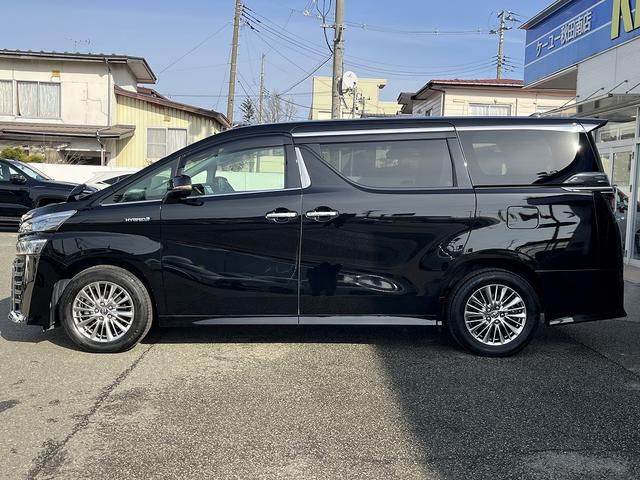 ヴェルファイアハイブリッド Ｚ　禁煙車　４ＷＤ　後期型　レーダークルーズコントロール　衝突軽減サポート　レーンアシスト　コーナーセンサー　純正１０インチナビ【ＨＤＭＩ】バックカメラ　両側電動スライドドア　フリップダウンモニター（18枚目）