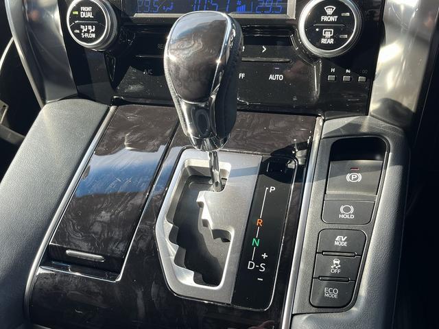 ヴェルファイアハイブリッド Ｚ　禁煙車　４ＷＤ　後期型　レーダークルーズコントロール　衝突軽減サポート　レーンアシスト　コーナーセンサー　純正１０インチナビ【ＨＤＭＩ】バックカメラ　両側電動スライドドア　フリップダウンモニター（34枚目）