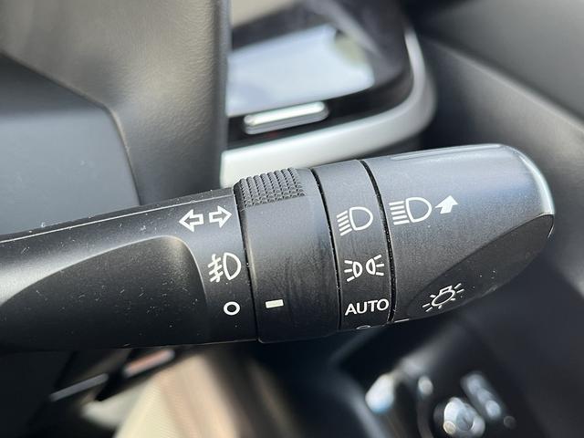 ヴェルファイアハイブリッド Ｚ　禁煙車　４ＷＤ　後期型　レーダークルーズコントロール　衝突軽減サポート　レーンアシスト　コーナーセンサー　純正１０インチナビ【ＨＤＭＩ】バックカメラ　両側電動スライドドア　フリップダウンモニター（40枚目）