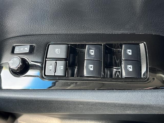 ヴェルファイアハイブリッド Ｚ　禁煙車　４ＷＤ　後期型　レーダークルーズコントロール　衝突軽減サポート　レーンアシスト　コーナーセンサー　純正１０インチナビ【ＨＤＭＩ】バックカメラ　両側電動スライドドア　フリップダウンモニター（44枚目）