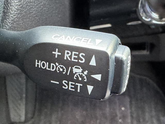 プリウス Ｓ　禁煙車　４ＷＤ　後期型　レーダークルーズコントロール　衝突軽減サポート　レーンアシスト　コーナーセンサー　社外ナビ　バックカメラ　ＥＴＣ　ドライブレコーダー【１００Ｖ電源】ＬＥＤヘッドライト（11枚目）