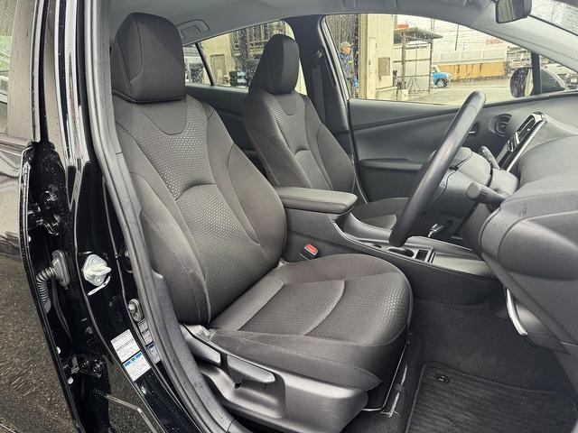 プリウス Ｓ　禁煙車　４ＷＤ　後期型　レーダークルーズコントロール　衝突軽減サポート　レーンアシスト　コーナーセンサー　社外ナビ　バックカメラ　ＥＴＣ　ドライブレコーダー【１００Ｖ電源】ＬＥＤヘッドライト（20枚目）