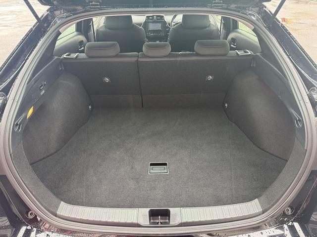 プリウス Ｓ　禁煙車　４ＷＤ　後期型　レーダークルーズコントロール　衝突軽減サポート　レーンアシスト　コーナーセンサー　社外ナビ　バックカメラ　ＥＴＣ　ドライブレコーダー【１００Ｖ電源】ＬＥＤヘッドライト（23枚目）