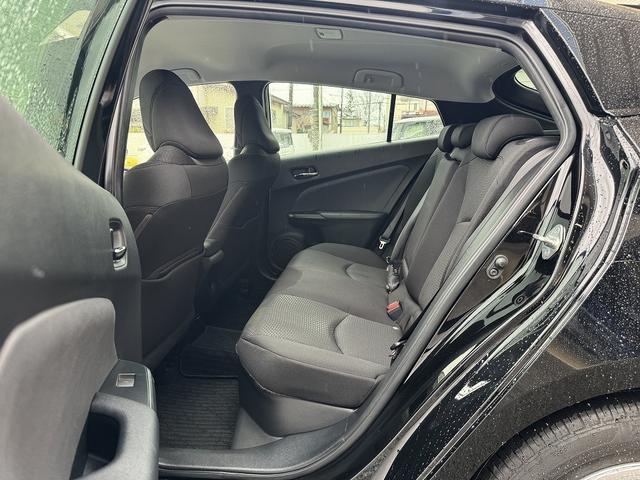 プリウス Ｓ　禁煙車　４ＷＤ　後期型　レーダークルーズコントロール　衝突軽減サポート　レーンアシスト　コーナーセンサー　社外ナビ　バックカメラ　ＥＴＣ　ドライブレコーダー【１００Ｖ電源】ＬＥＤヘッドライト（26枚目）