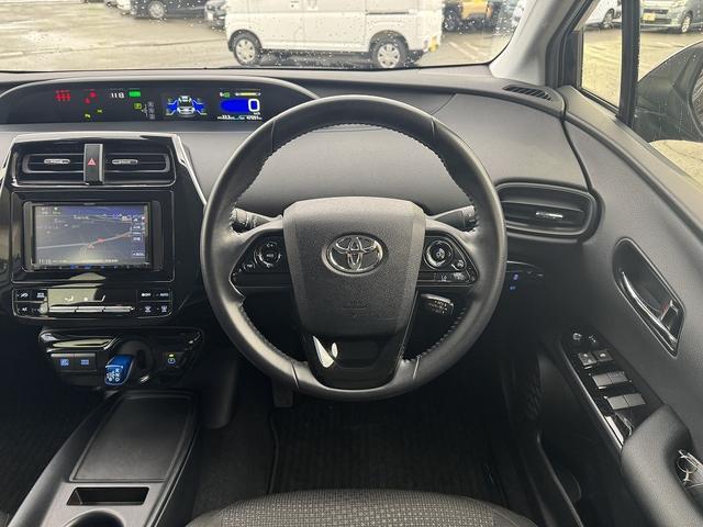 プリウス Ｓ　禁煙車　４ＷＤ　後期型　レーダークルーズコントロール　衝突軽減サポート　レーンアシスト　コーナーセンサー　社外ナビ　バックカメラ　ＥＴＣ　ドライブレコーダー【１００Ｖ電源】ＬＥＤヘッドライト（29枚目）