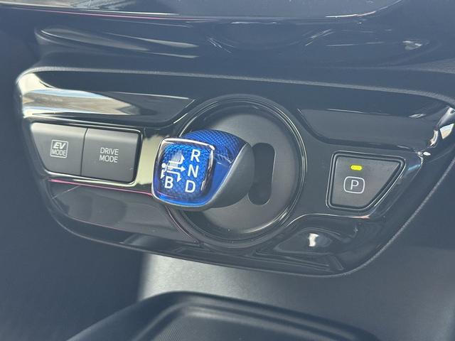 プリウス Ｓ　禁煙車　４ＷＤ　後期型　レーダークルーズコントロール　衝突軽減サポート　レーンアシスト　コーナーセンサー　社外ナビ　バックカメラ　ＥＴＣ　ドライブレコーダー【１００Ｖ電源】ＬＥＤヘッドライト（37枚目）