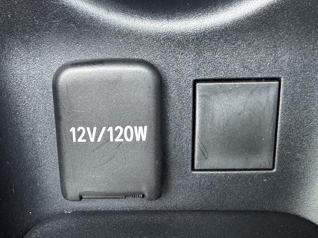 プリウス Ｓ　禁煙車　４ＷＤ　後期型　レーダークルーズコントロール　衝突軽減サポート　レーンアシスト　コーナーセンサー　社外ナビ　バックカメラ　ＥＴＣ　ドライブレコーダー【１００Ｖ電源】ＬＥＤヘッドライト（38枚目）