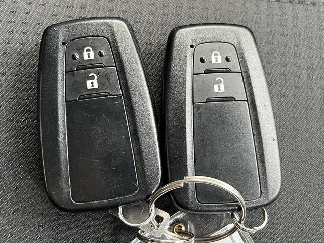 プリウス Ｓ　禁煙車　４ＷＤ　後期型　レーダークルーズコントロール　衝突軽減サポート　レーンアシスト　コーナーセンサー　社外ナビ　バックカメラ　ＥＴＣ　ドライブレコーダー【１００Ｖ電源】ＬＥＤヘッドライト（45枚目）